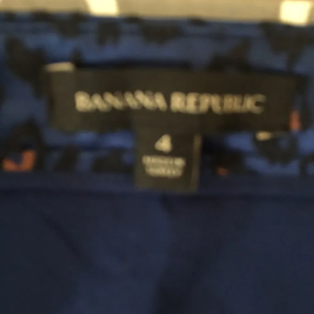 Banana Republic Button Up Skirt! Pockets Big phone - Picture 3 of 3